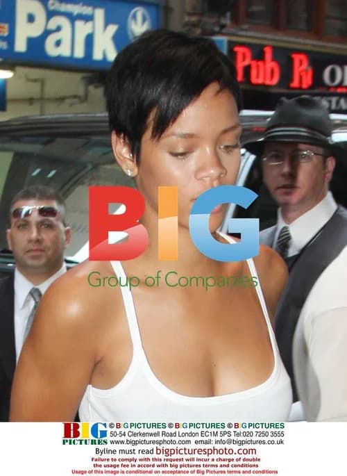 Rihanna Arrives at NYC Hotel