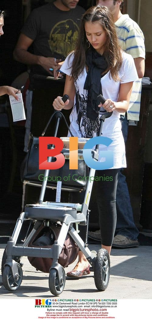 Jessica Alba and Family Breakfast