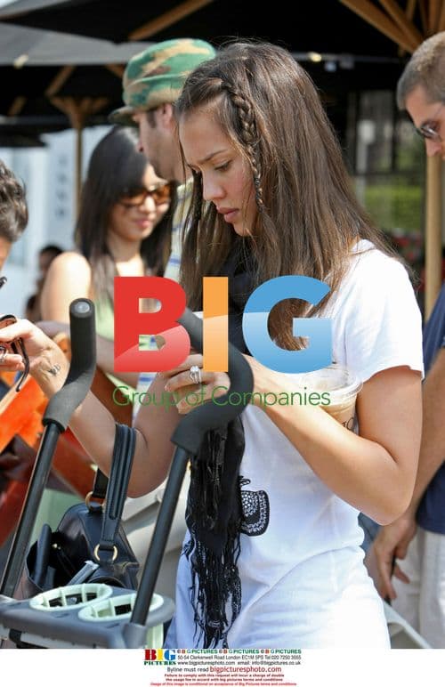 Jessica Alba Family Breakfast