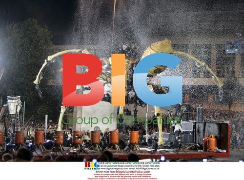 Giant Mechanical Spider Crawls Through Liverpool