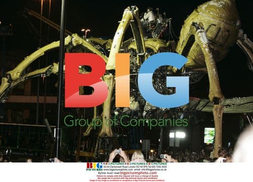 Giant mechanical spider 'La Princesse' crawls through Liverpool