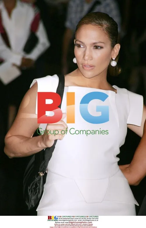 JENNIFER LOPEZ at Marc Jacobs Fashion Show 2009