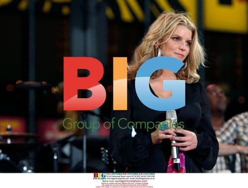 Jessica Simpson Performs on "Good Morning America"