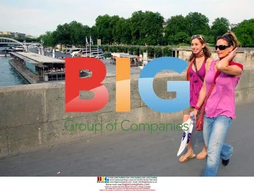 Jazmine Grimaldi visits Paris with friend