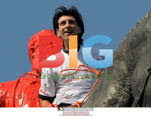 Author Theophile de Giraud protests Leopold II statue