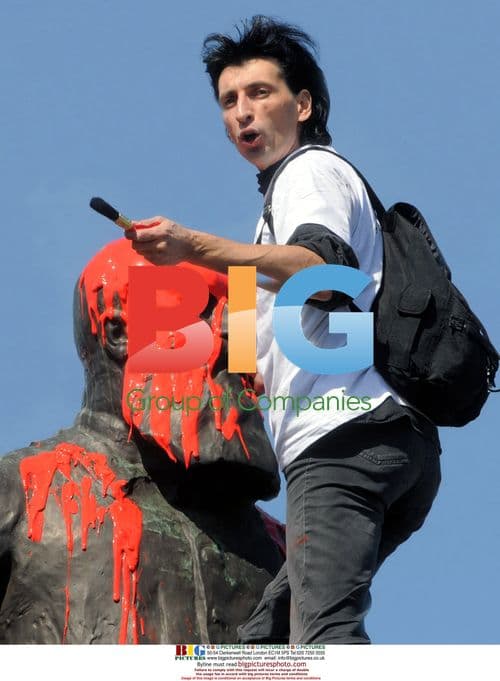 Theophile de Giraud protests King Leopold II statue