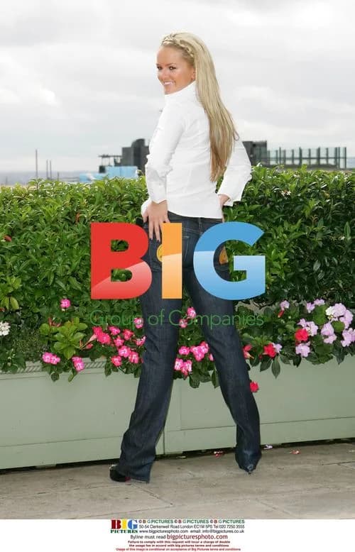Jennifer Ellison wins Rear of the Year award