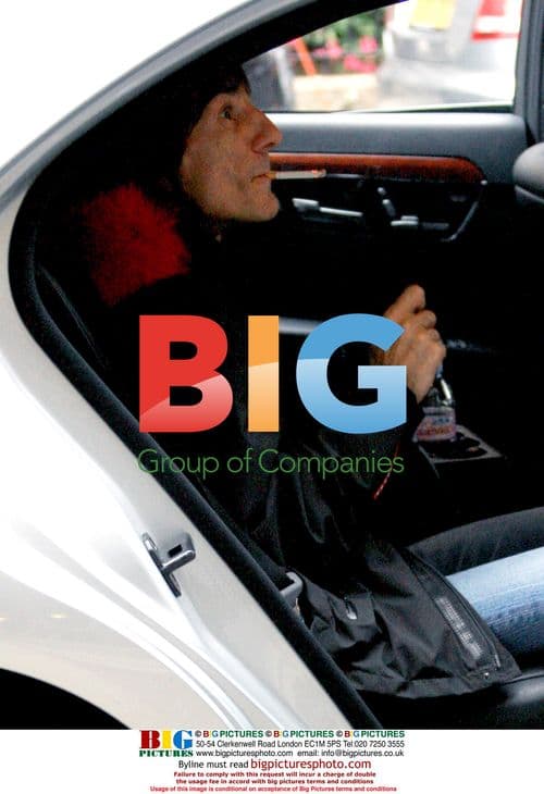 Ronnie Wood and Ronnie O'Sullivan leaving restaurant