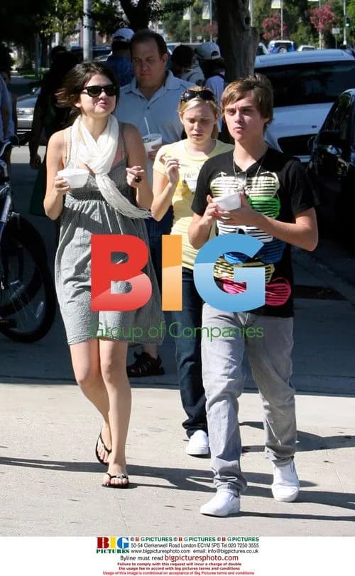 Selena Gomez shops and dines in Glendale Mall