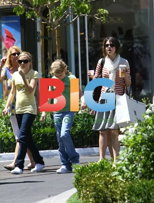 Selena Gomez shops and dines with family