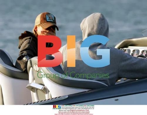 Enrique Iglesias and Anna Kournikova on a boat in Miami