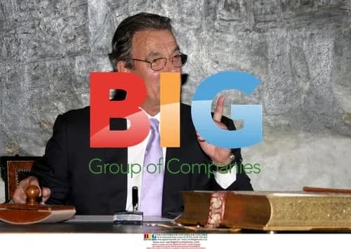 Eric Braeden Signs Golden Book in Hamburg
