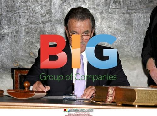 Eric Braeden Signs Hamburg's Golden Book