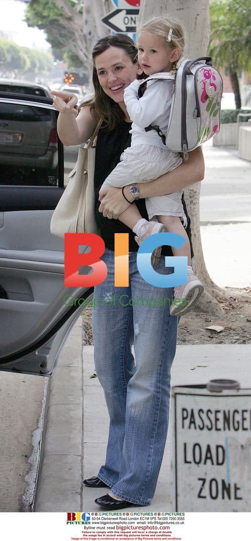 Jennifer Garner and Ben Affleck pick up daughter