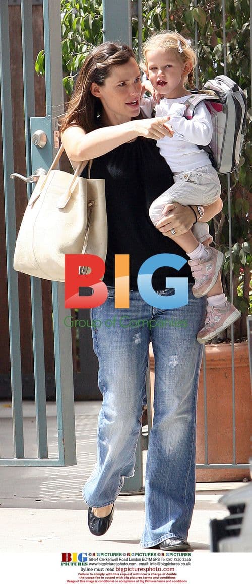 Jennifer Garner and Ben Affleck pick up daughter Violet