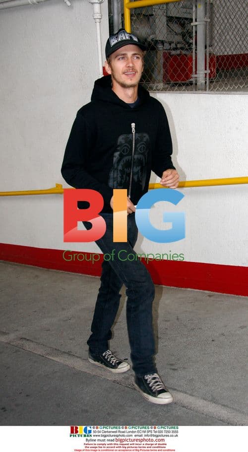 Hayden Christensen Leaves Doctor's Office