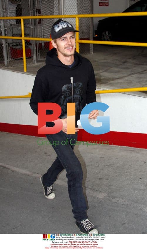 Hayden Christensen Leaves Doctor's Office