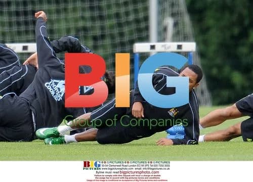 Robinho trains with Manchester City