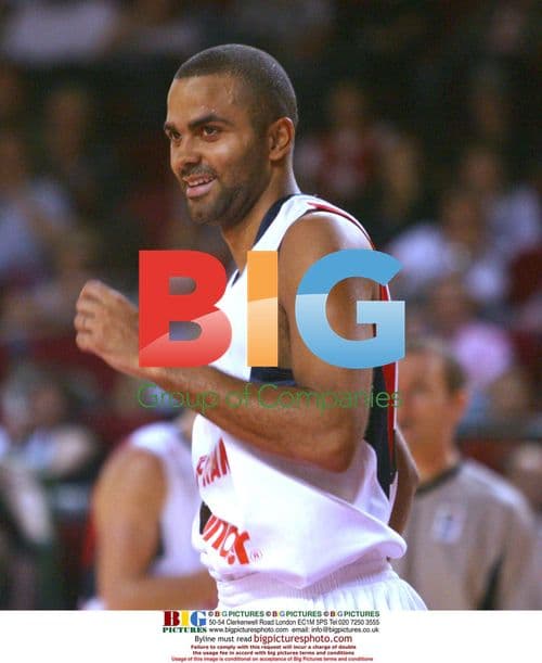 Eva Longoria cheers on husband Tony Parker