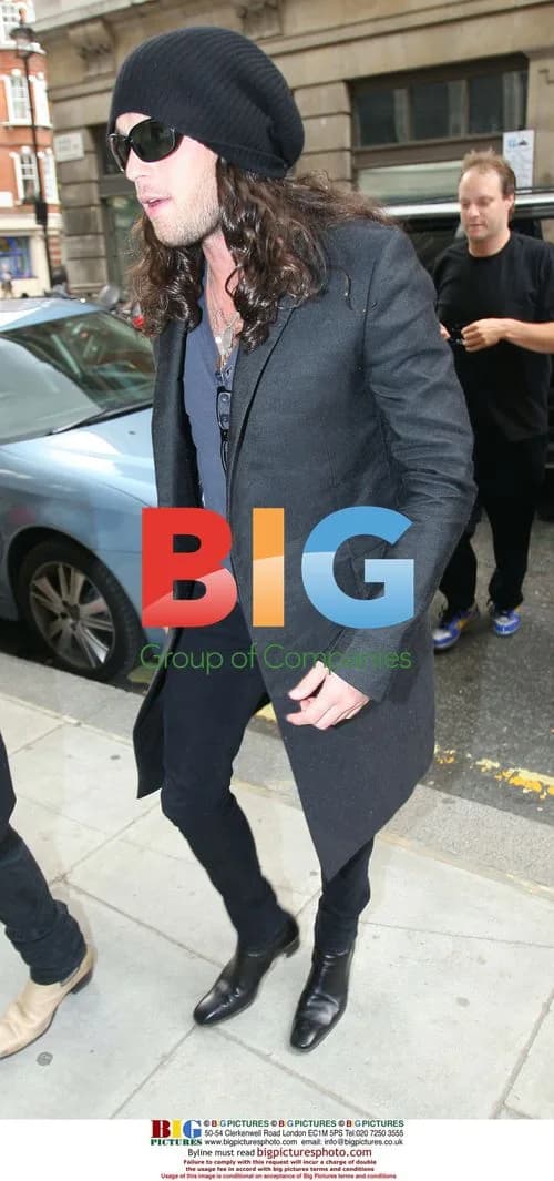 Kings of Leon Arrive at Radio 2