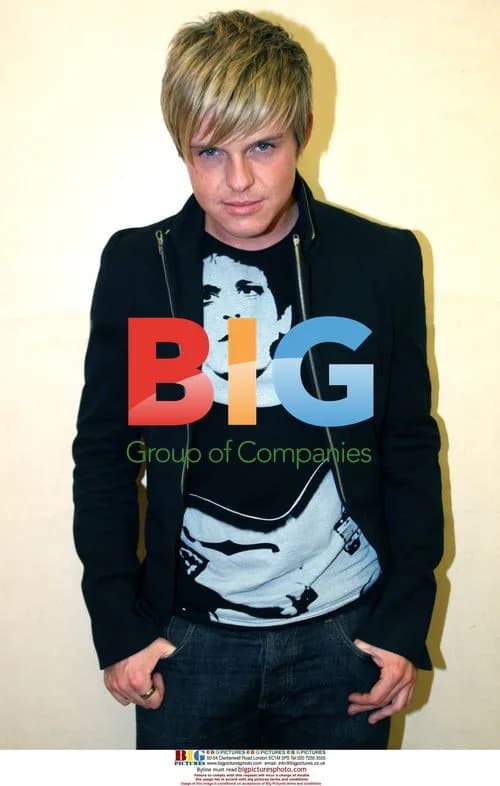 Jonny Lloyd of Avenue backstage at Key 103 party