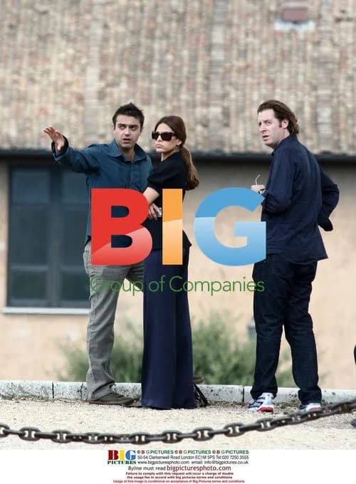 Eva Mendes visits Rome monuments