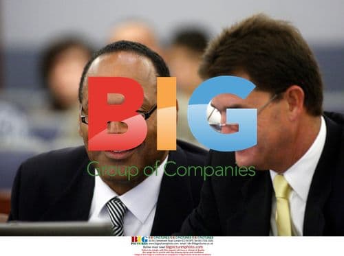 O.J. Simpson watches video in court