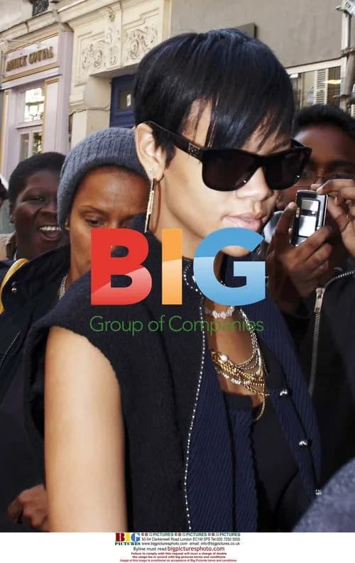 Rihanna Shopping in Paris