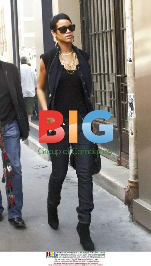 Rihanna Shopping in Paris