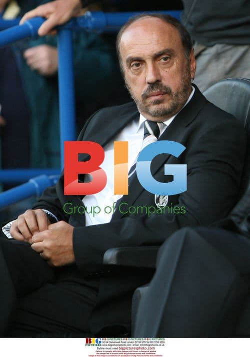 Vitoria SC Manager at UEFA Cup Match