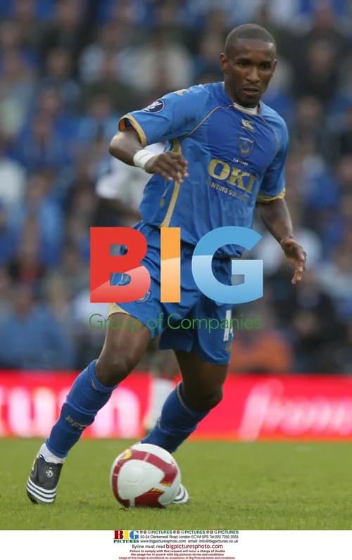 Lassana Diarra (Portsmouth) UEFA Cup action