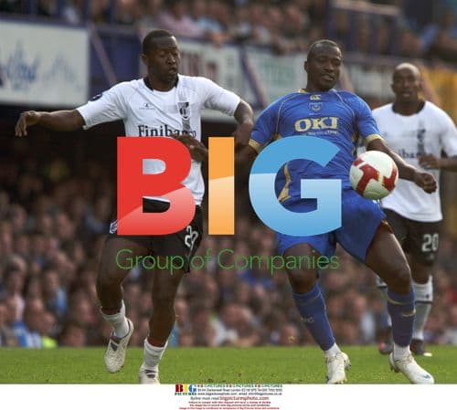 Portsmouth vs Vitorio SC UEFA Cup action