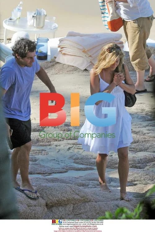 Jennifer Aniston Relaxes with New Man