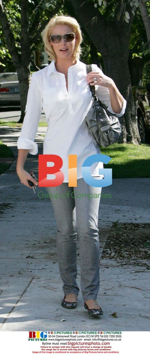 Katherine Heigl shops with her mother