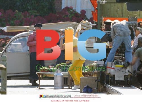 Brad Pitt films mobile phone ad