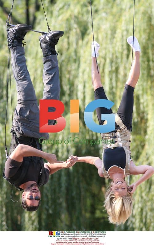 Kelly Ripa joins David Blaine for 'Dive of Death' stunt