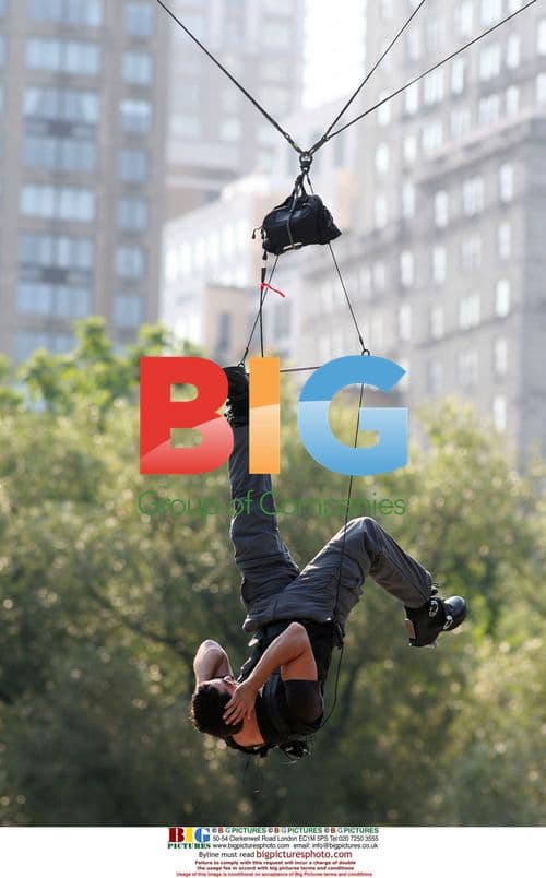 Kelly Ripa joins David Blaine for Dive of Death stunt