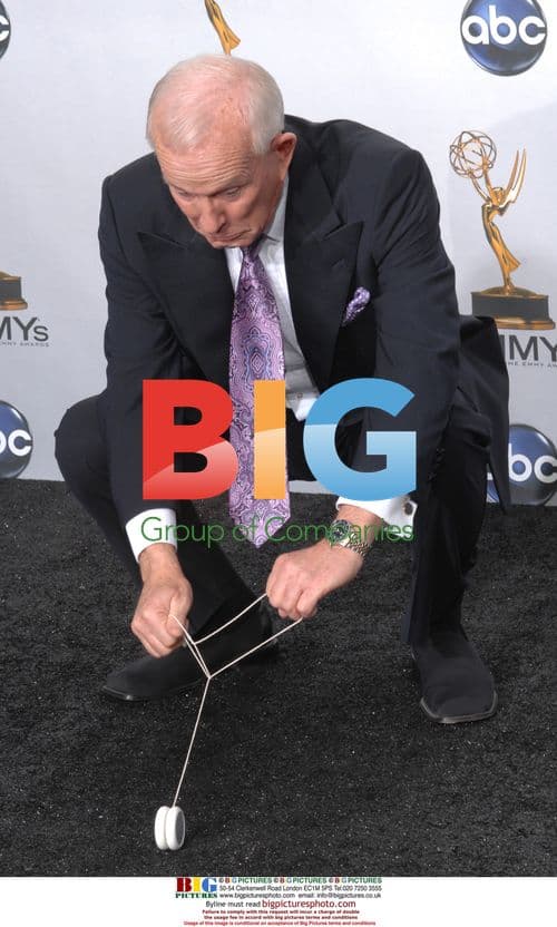 Tommy Smothers does yo-yo tricks at the Emmys