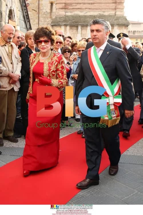Gina Lollobrigida Opens Art Exhibition