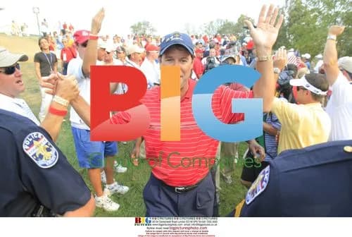 Paul Azinger celebrates Ryder Cup win