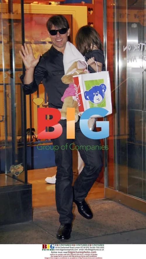 Tom Cruise and Daughter Suri at Build-A-Bear