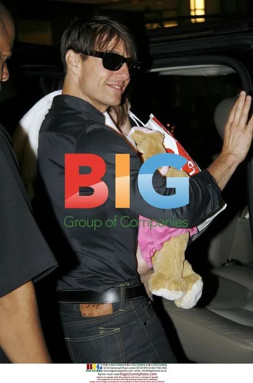 Tom Cruise & Daughter Suri at Build-A-Bear
