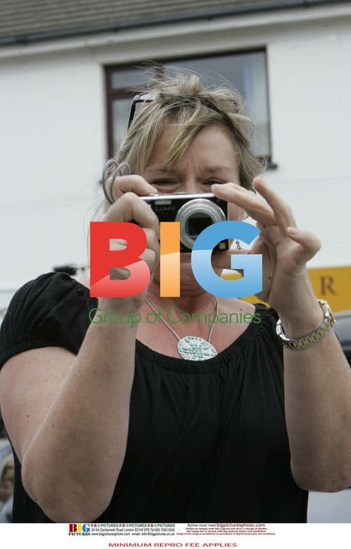 Fern Britton visits deli without makeup