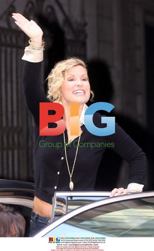 Anastacia greets fans from balcony at MTV show