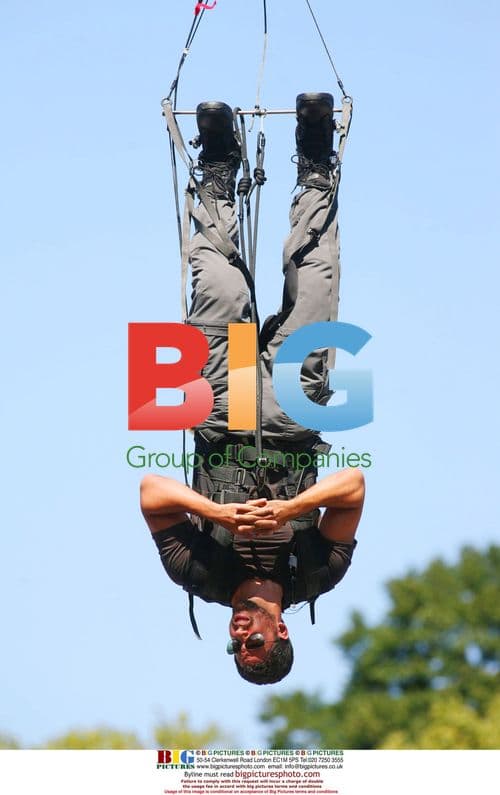 David Blaine's 'Dive of Death' continues