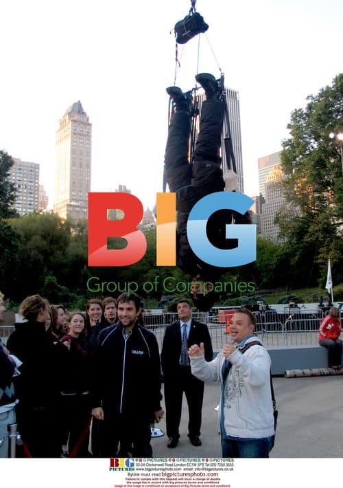 David Blaine Upside Down Stunt in Central Park