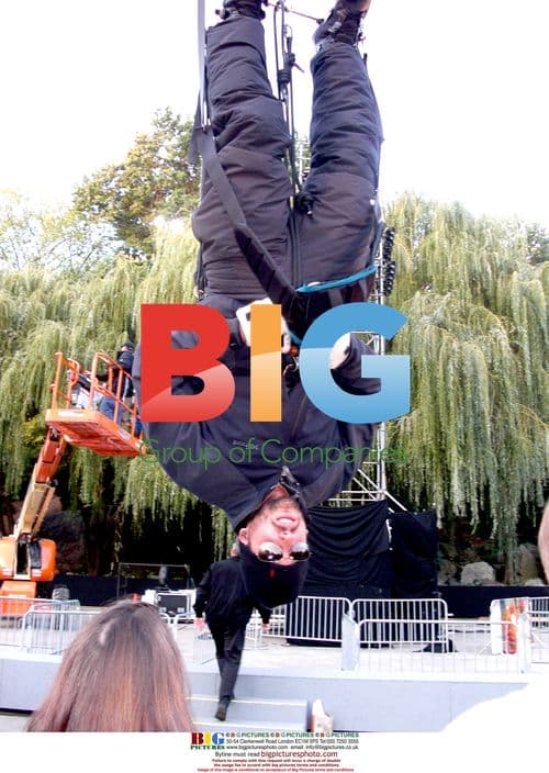 David Blaine Upside Down Stunt in Central Park