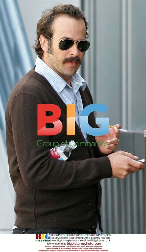 Jason Lee Departs LAX Airport