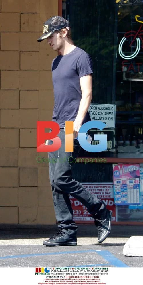 Hayden Christensen Runs Errands in LA
