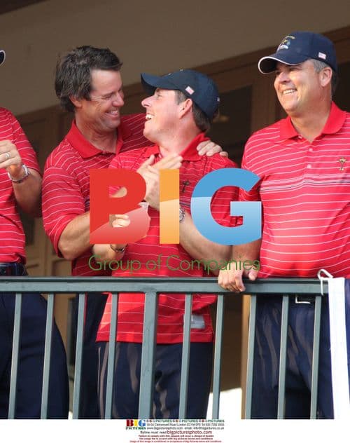 Paul Azinger celebrates Ryder Cup win